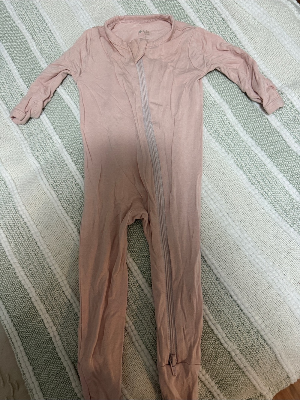 Kyte BABY Dusty Pink Zip-Up Footed One-Piece
